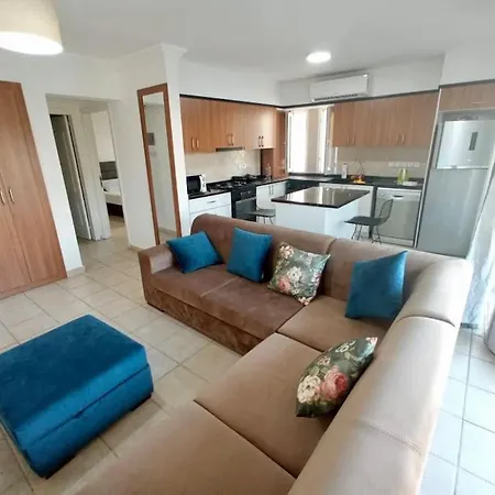 In Kyrenia Center 2 Apartment Templos